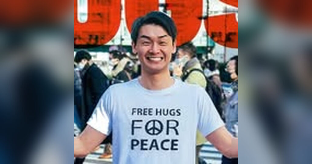 Mr.Hug（くわまん）とは？フリーハグの旅・活動・公式SNSを解説