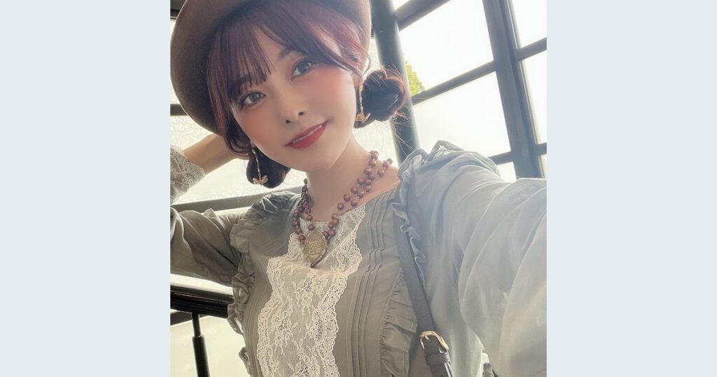 クラロリくる実とは?ファッション動画の特徴と公式YouTubeを紹介